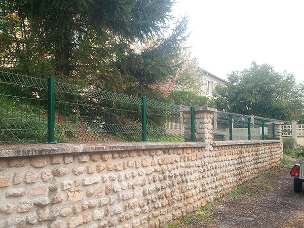 Pose de clôture, Sées